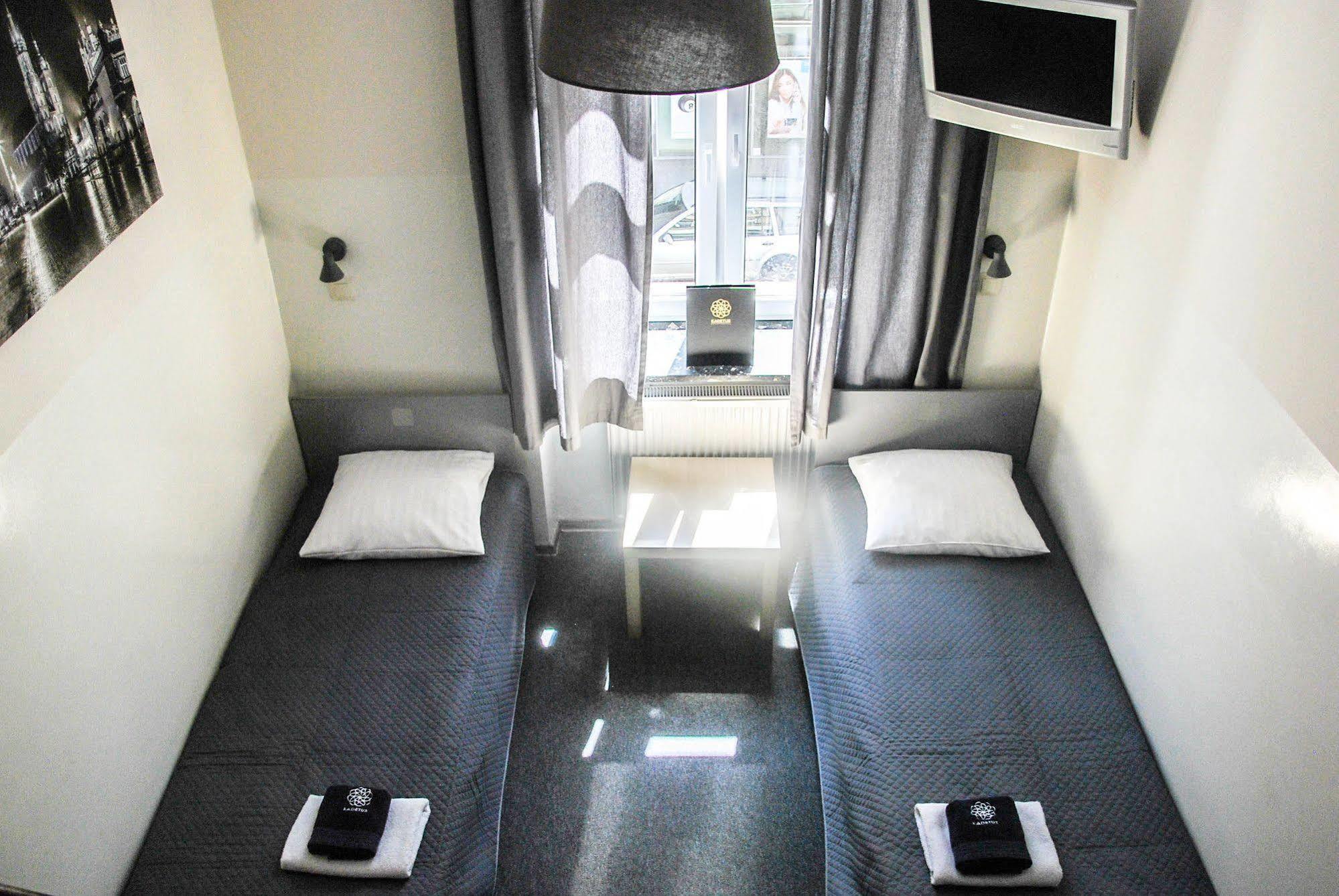 Aparthotel Kadetus クラクフ エクステリア 写真